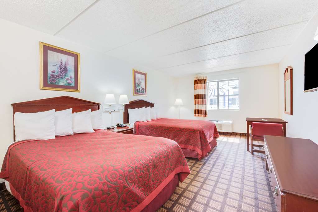 Days Inn & Suites by Wyndham Laredo - photo 11
