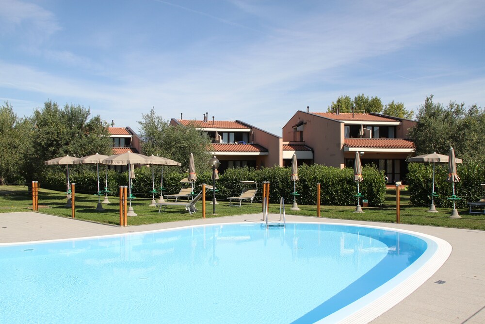 Residence Barbara — 4-Star Luxury Hotel in Moniga Del Garda, Italy