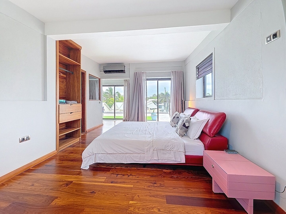 Blue Waves by dodo et Croissant in Unknown City, Mauritius