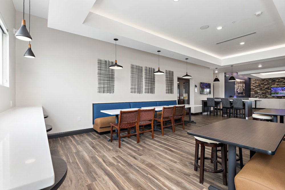 Holiday Inn Exp Parkville - photo 4