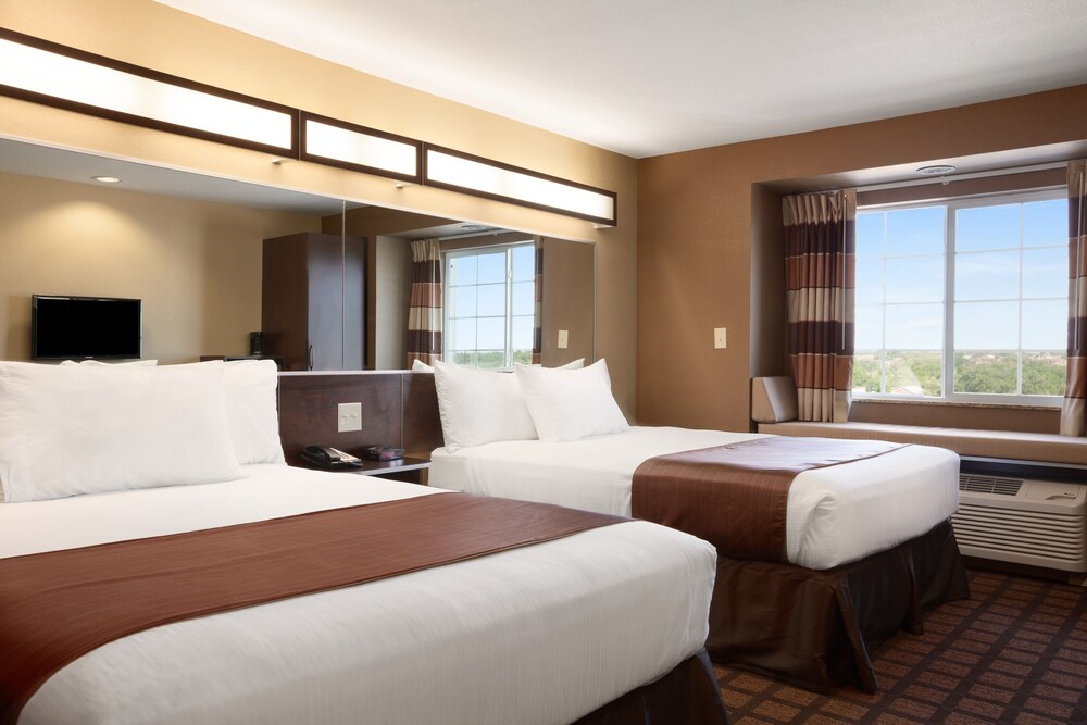 Microtel Inn & Suites by Wyndham Kenedy Karnes City - photo 7