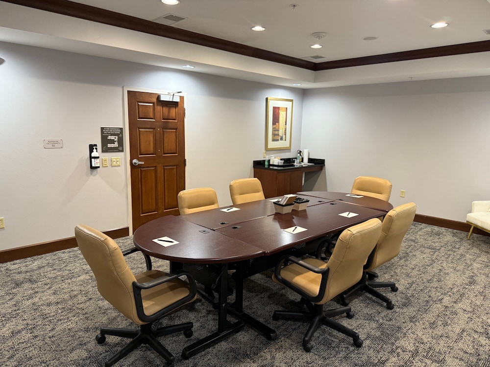 Staybridge Suites Milwaukee West Oconomowoc by IHG - photo 71
