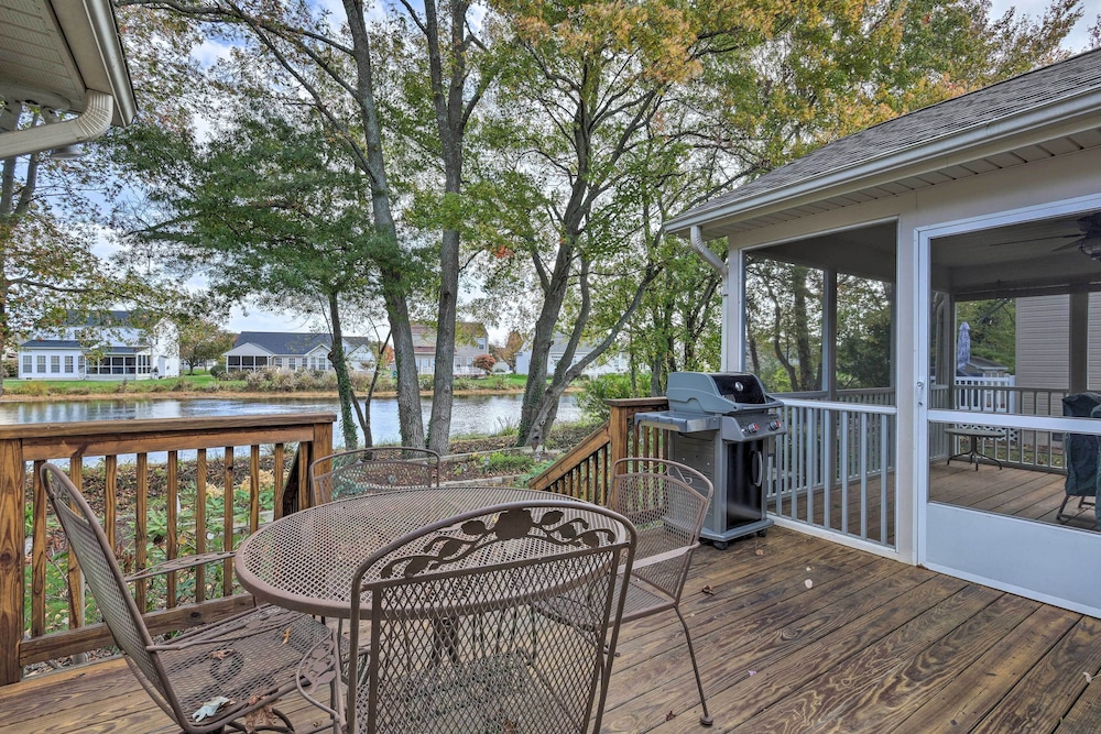 3 Mi to Bethany Beach Gem with Deck and Pool Access — hotel in Ocean View
