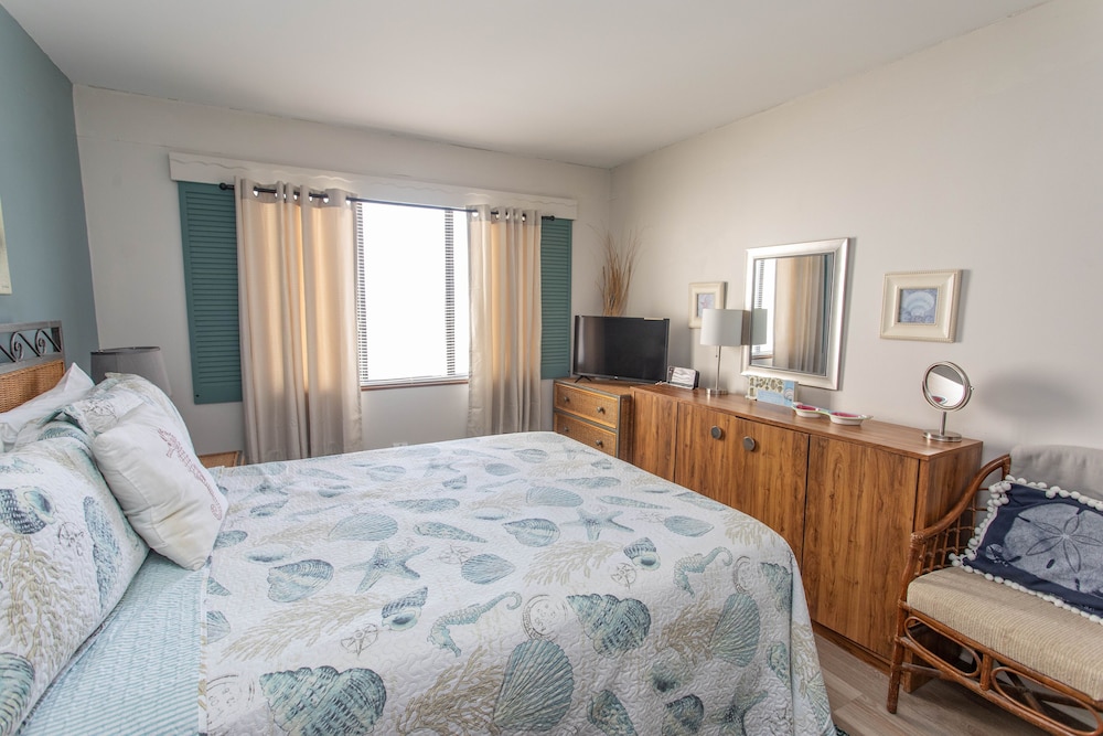 Royal Garden Resort 415 2 Bedroom Condo by RedAwning - photo 3