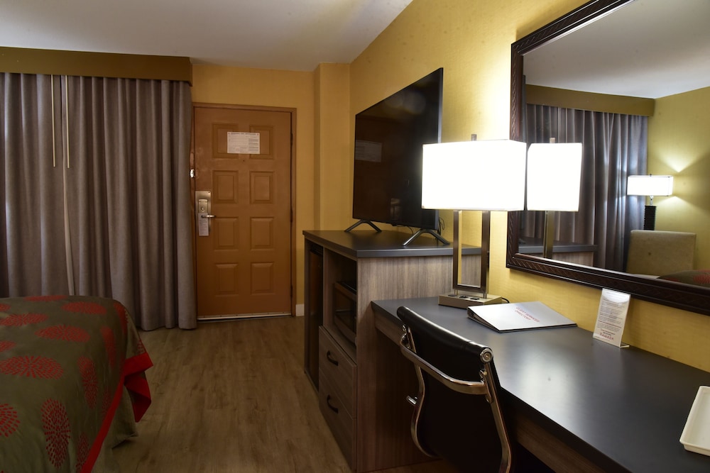 Ramada by Wyndham San Diego National City - photo 17