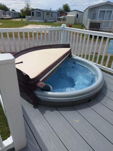 53A kingfisher court tattershall lakes luxury hot tub holidays in Lincoln, United Kingdom