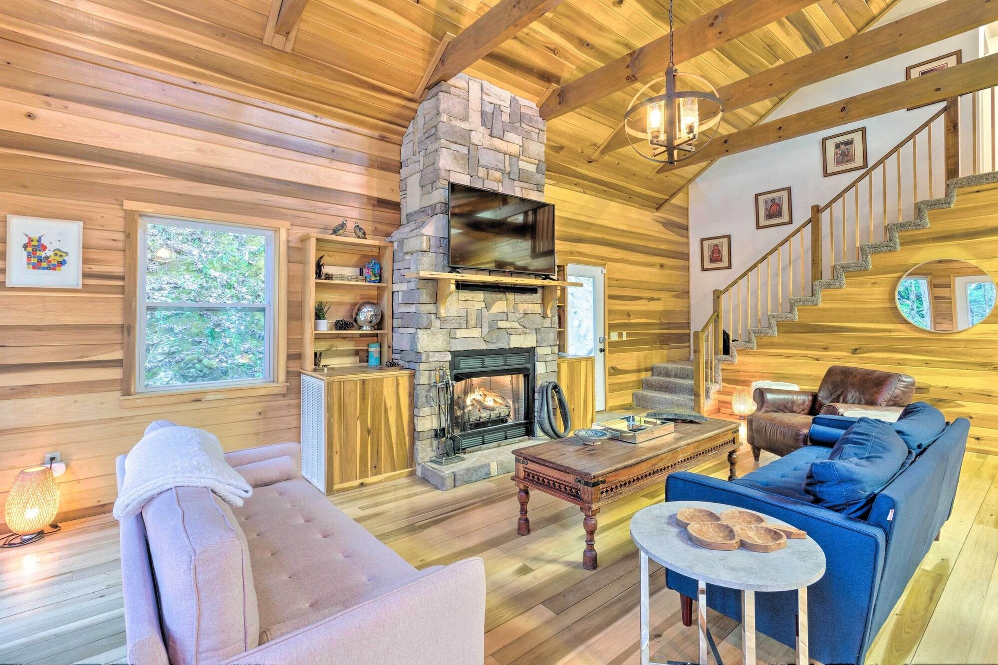 Peaceful North Carolina Retreat With Game Room in Hot Springs, United States