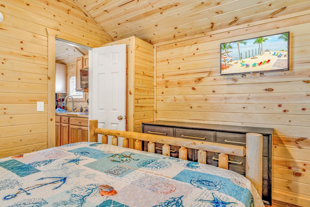 Aqua Lodges at 47th Street Gulfside - photo 7