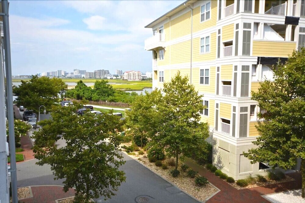 Sunset Island 37 Fountain Dr W #3B — 4-Star Luxury Hotel in Ocean City, United States