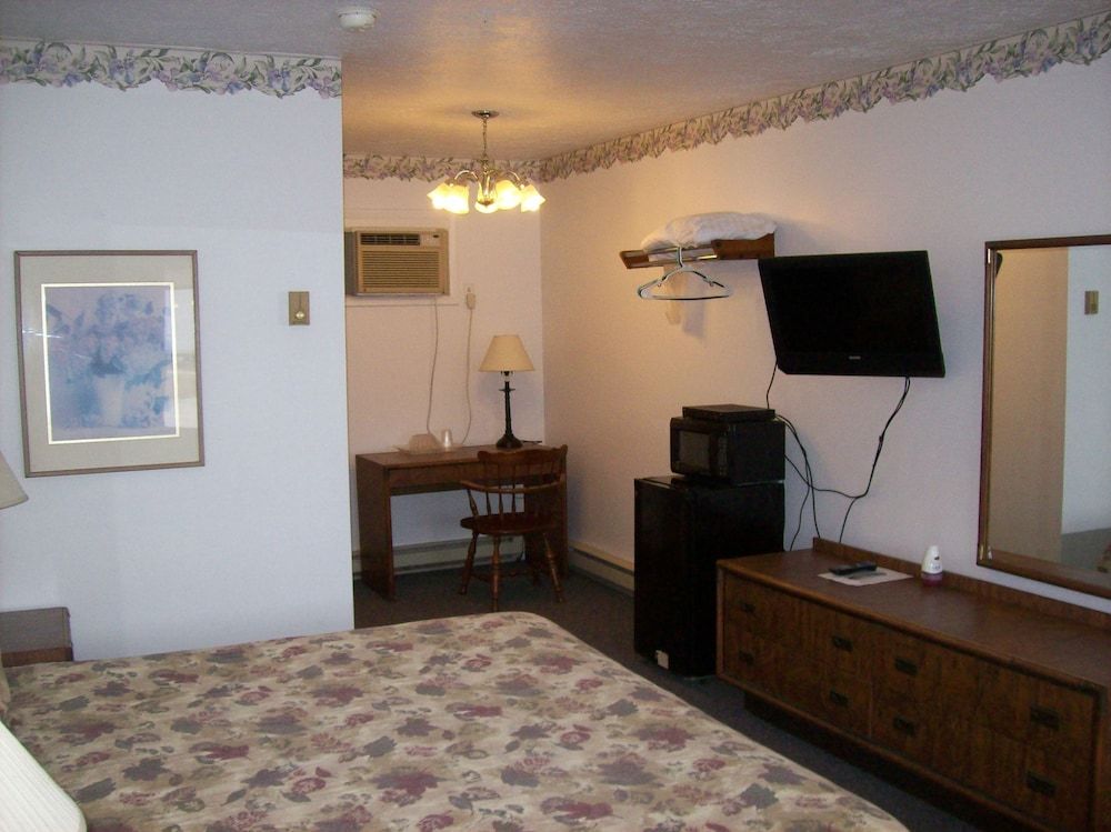 Ozark Plaza Motel & RV Park - photo 13