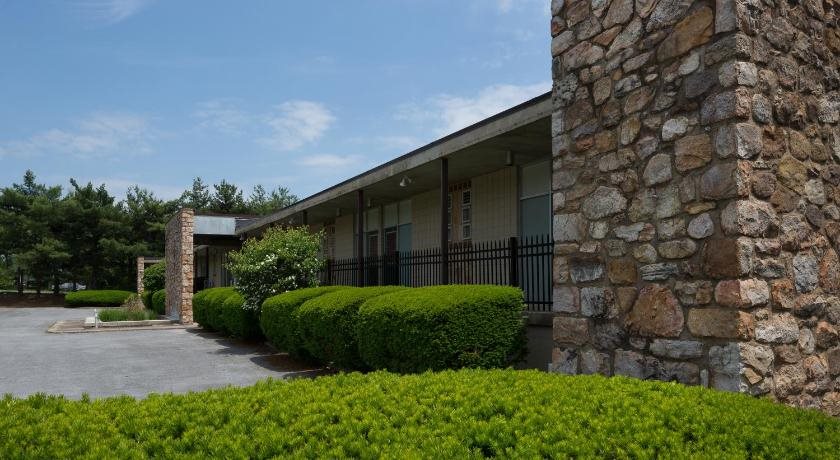 Luray Caverns Motels - carbon neutral hotel in Luray
