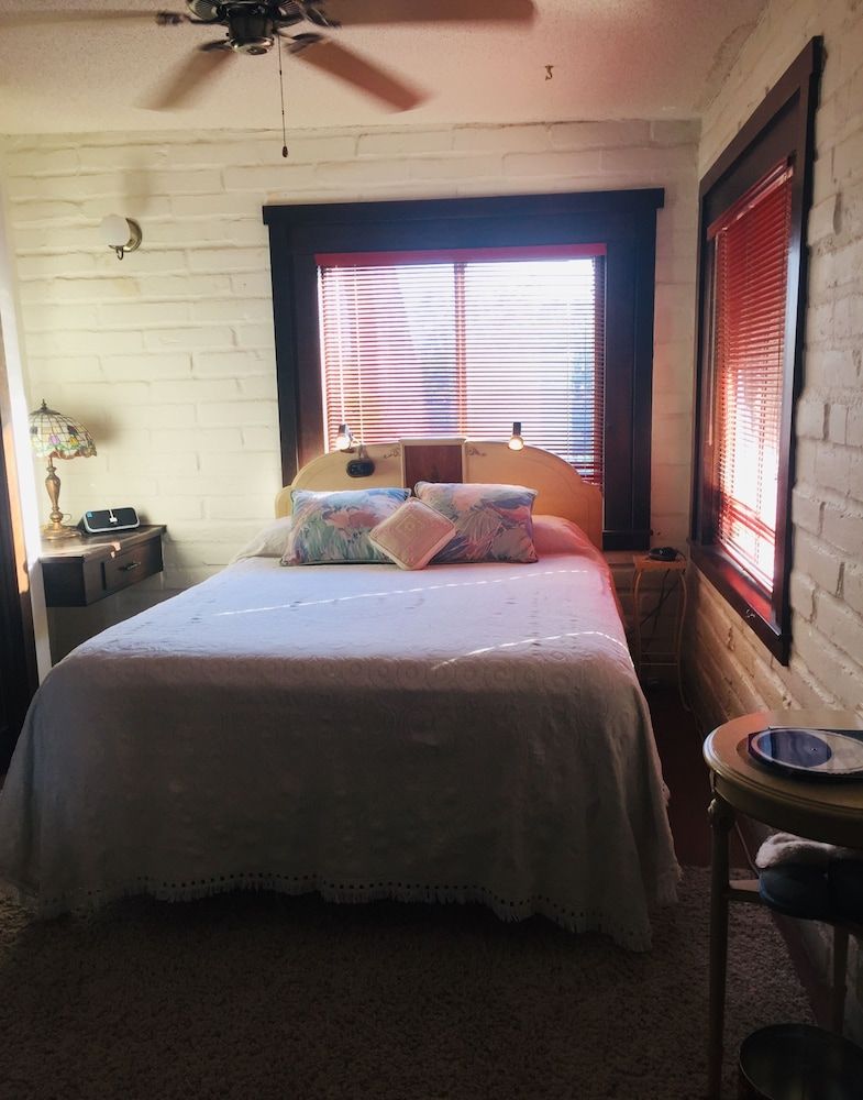 Desert Oasis B&B - photo 8