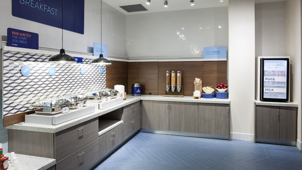 Holiday Inn Express & Suites Orlando at SeaWorld by IHG - photo 45