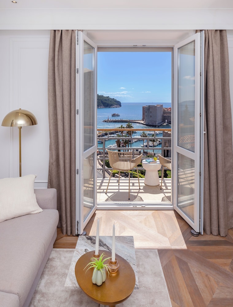 Ragusina luxury apartments — 4-Star Luxury Hotel in Dubrovnik, Croatia