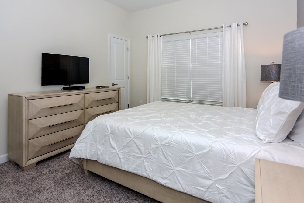 5 Bedrooms 4 Bathrooms Storey Lake 2373 Rt - photo 8