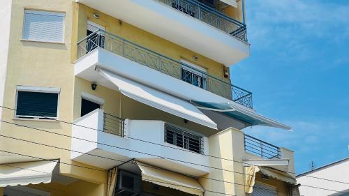 Steel & Oak Stylish Stay Near Shore — 4-Star Luxury Hotel in Kavala, Greece