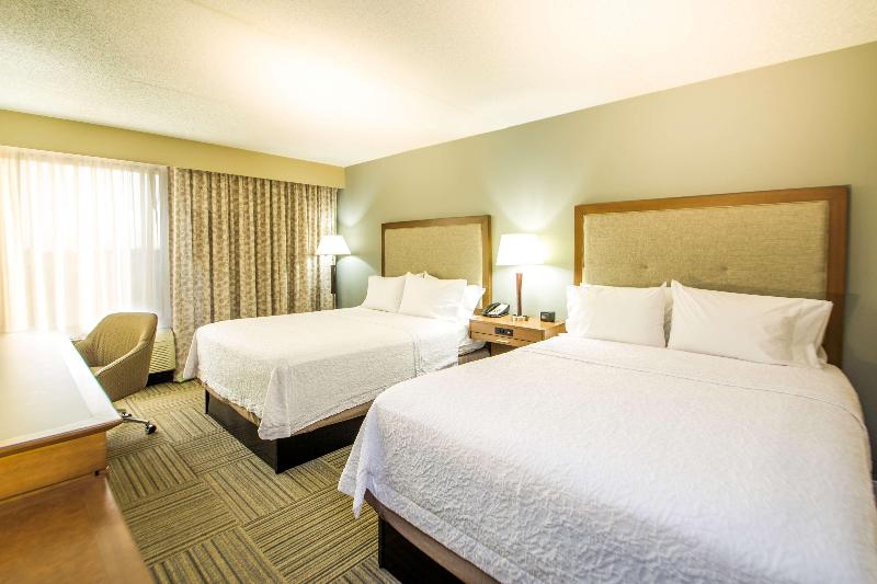 Hampton Inn Philadelphia International Airport - photo 17