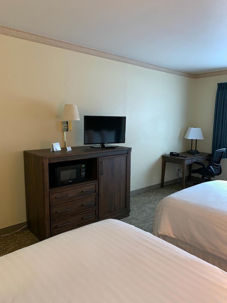 Yellowstone Lodge - photo 13