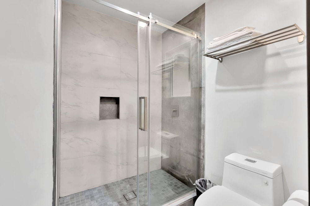 Exclusivo Inn & Suites - photo 20