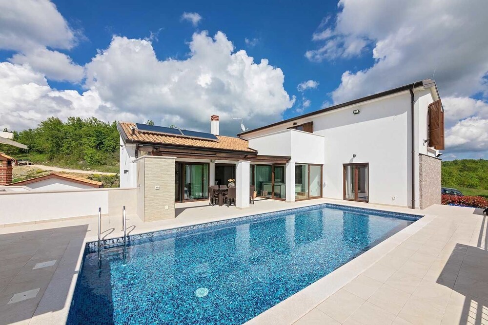 Villa Mala Halu — 4-Star Luxury Hotel in Cerovlje, Croatia