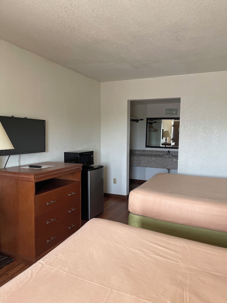 Relax Inn & Suites — Mattoon — photo 4