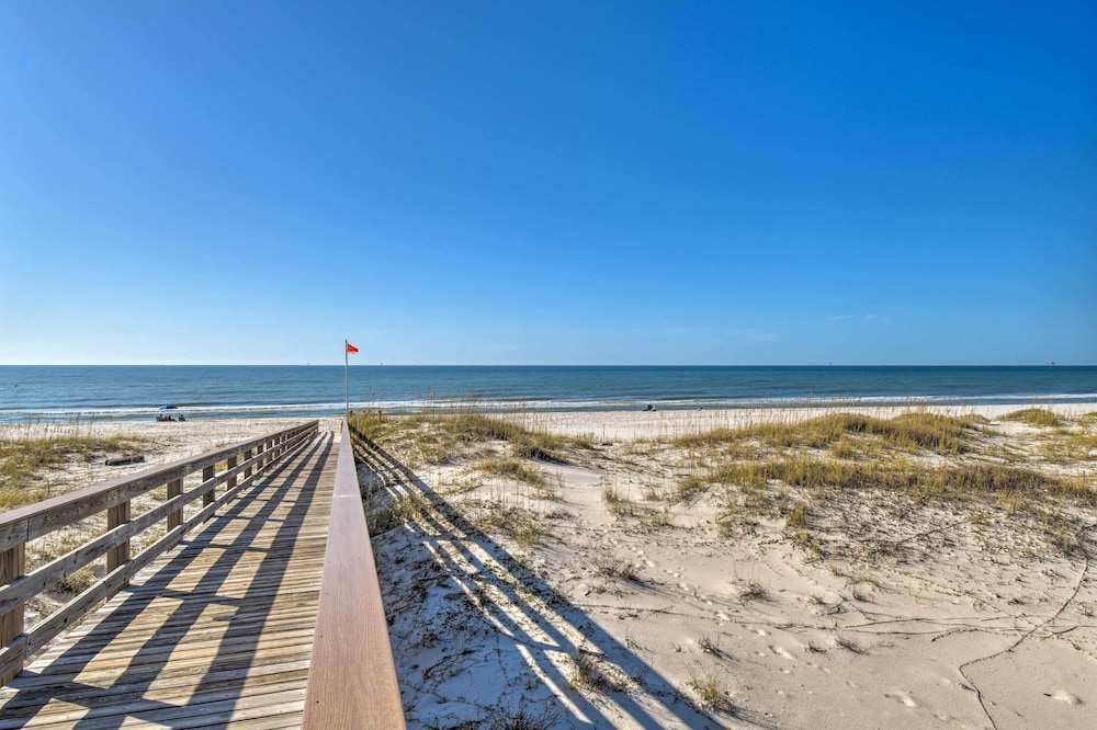 Resort Perks: Gulf Shores Beach inspired Condo - photo 19