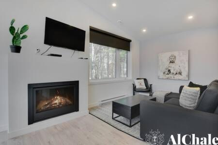 Archibald Cozy avec spa sauna piscine in Pont Rouge, Canada