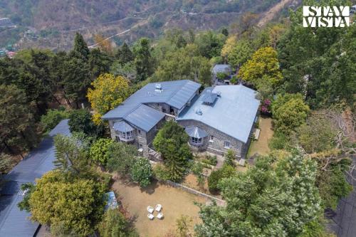 StayVista at House of Hive Garden BBQ and Heater — 4-Star Luxury Hotel in Naini Tal, India