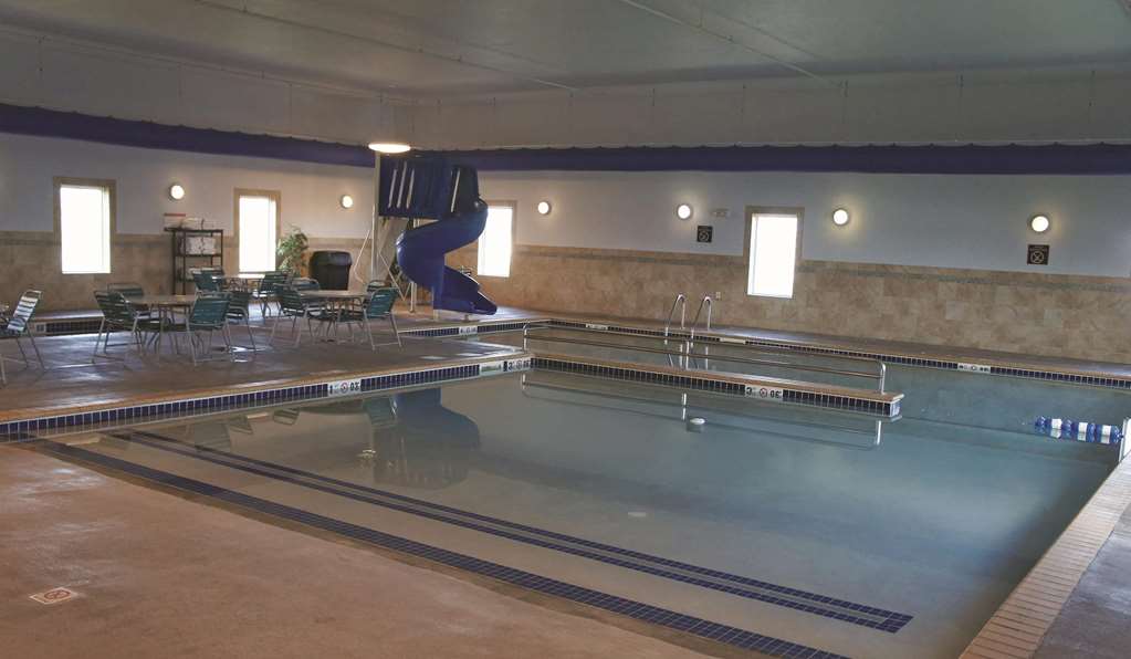 La Quinta Inn & Suites by Wyndham Bismarck - photo 10