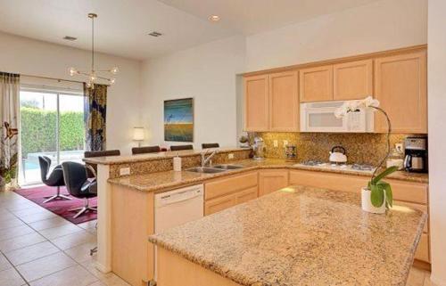 Casa Santa Fe Family Home With Large Pool — 4-Star Luxury Hotel in Palm Springs, United States