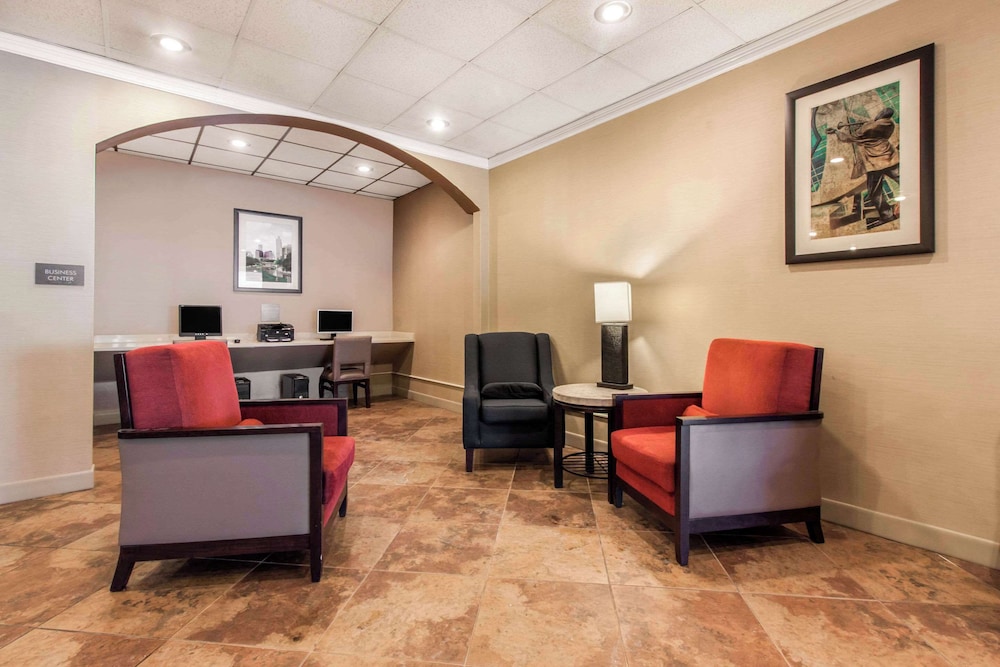 Comfort Inn & Suites Omaha Central - photo 29