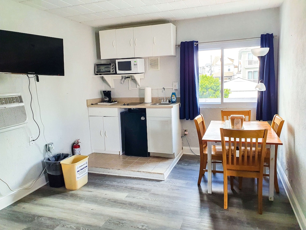 The Coral Sands Motel - photo 29