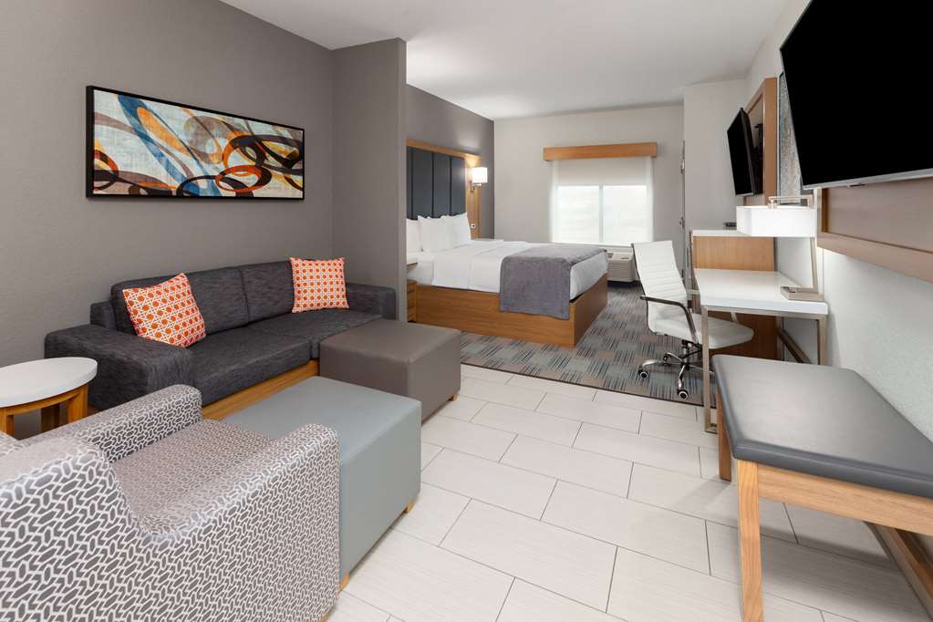 La Quinta Inn & Suites Coralville Iowa City - photo 16