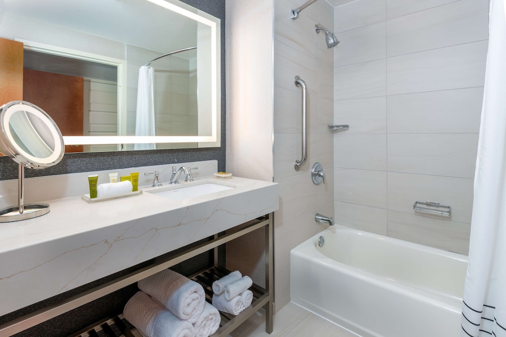 Hilton Charlotte Airport - photo 34