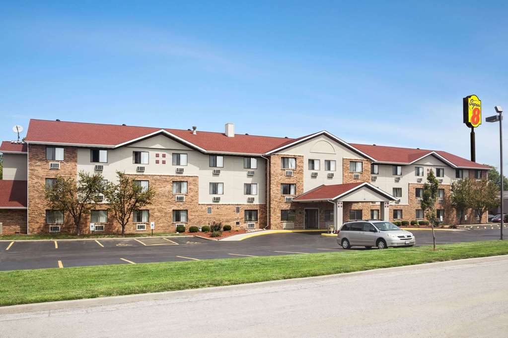 Super 8 by Wyndham Fairview Heights St. Louis - photo 2