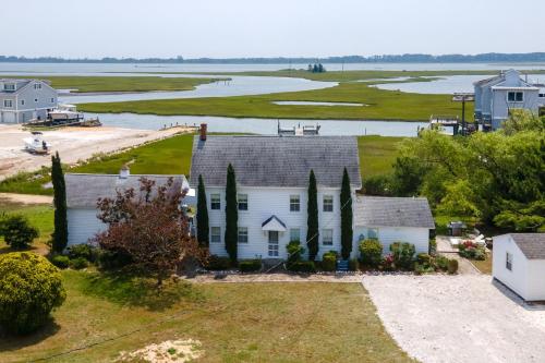 Oyster Catcher Pet friendly & deep water access in Chincoteague, United States