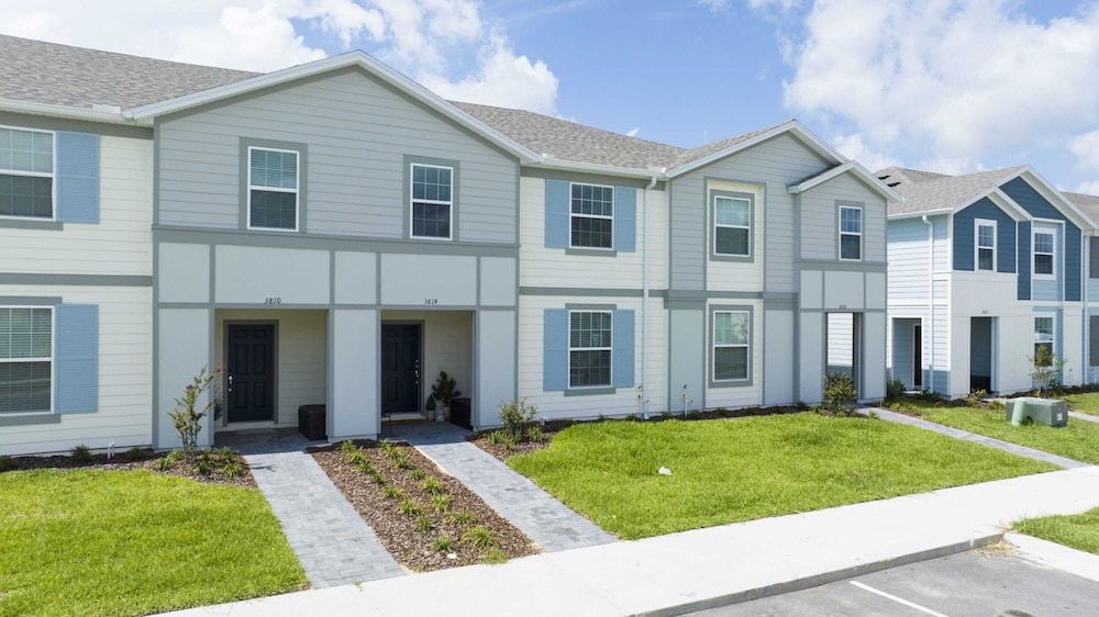 Stunning 5Bd w Pool @ Windsor Island Resort 3814 in Davenport, United States