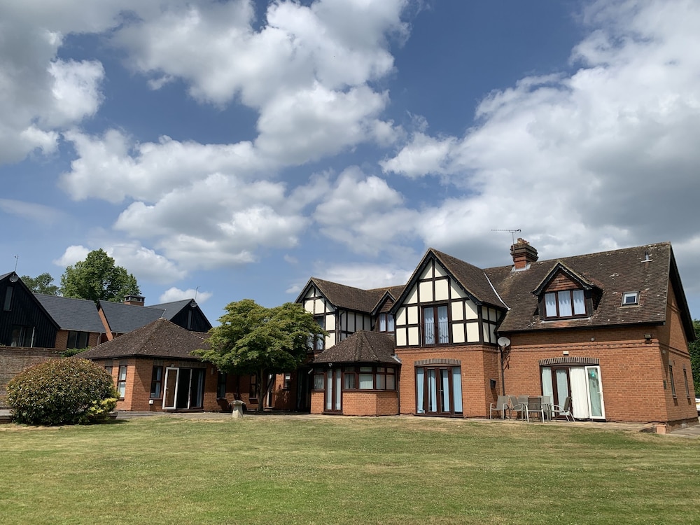 Badgemore Park B&B and Golf Club — 4-Star Luxury Hotel in Henley On Thames, United Kingdom