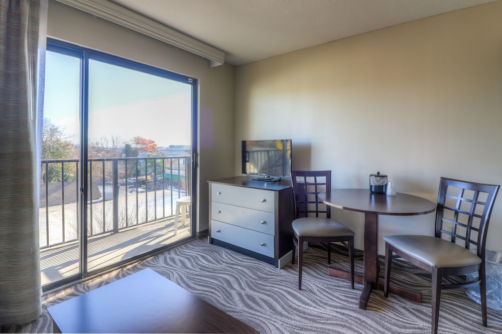 The Breakers Hotel & Suites - photo 22