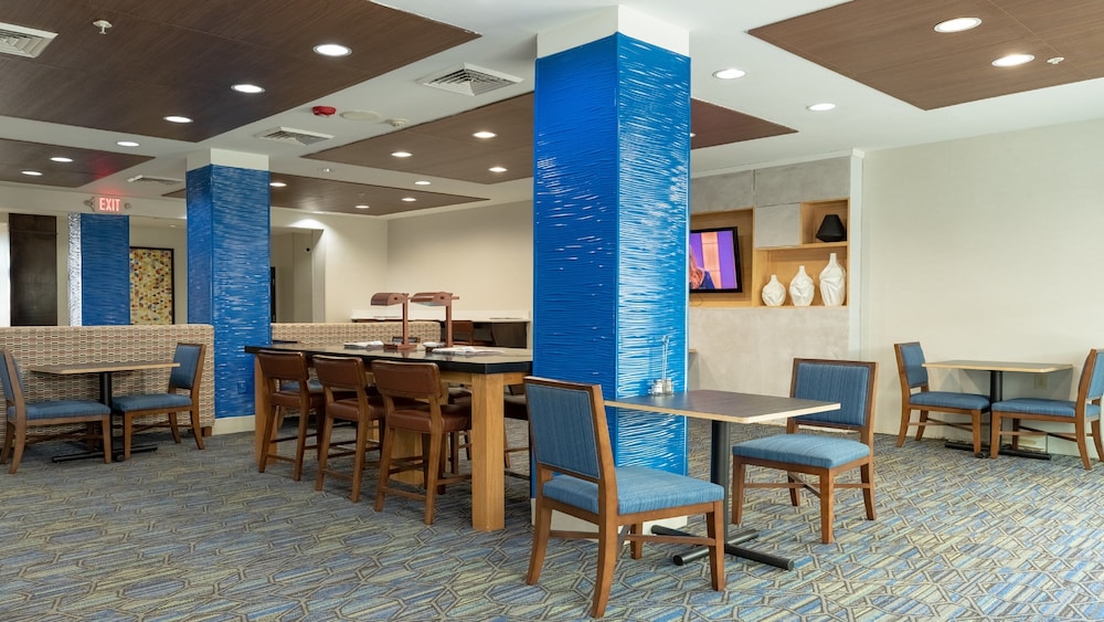 Holiday Inn Express & Suites Houston South near Pearland by IHG - photo 29