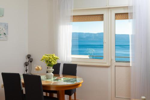 Sunny Apartment Nora — 4-Star Luxury Hotel in Omis, Croatia