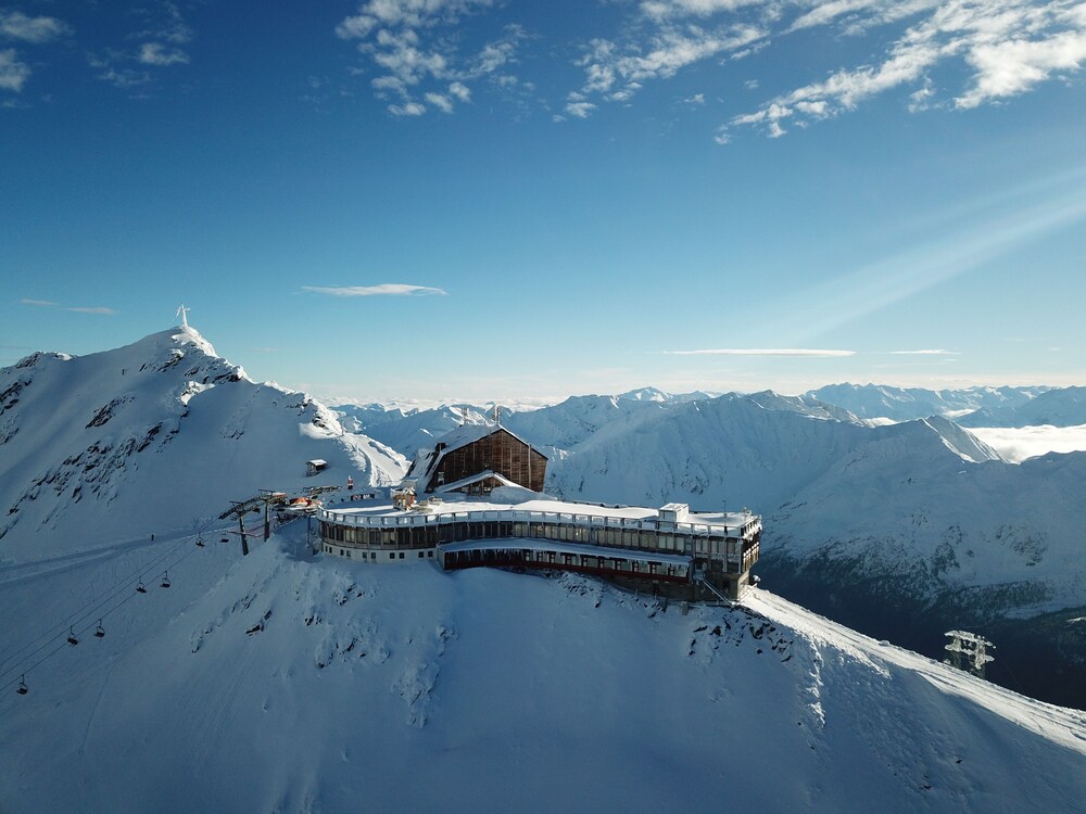 Glacier Hotel Grawand - carbon neutral hotel in Senales