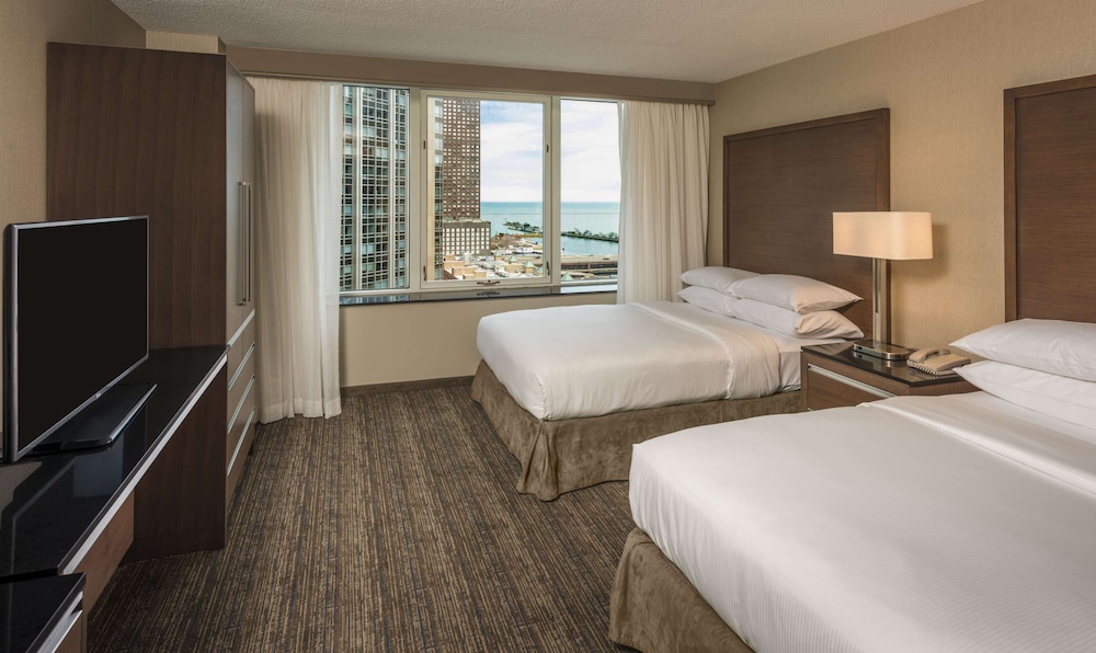 Embassy Suites by Hilton Chicago Downtown Magnificent Mile - photo 13