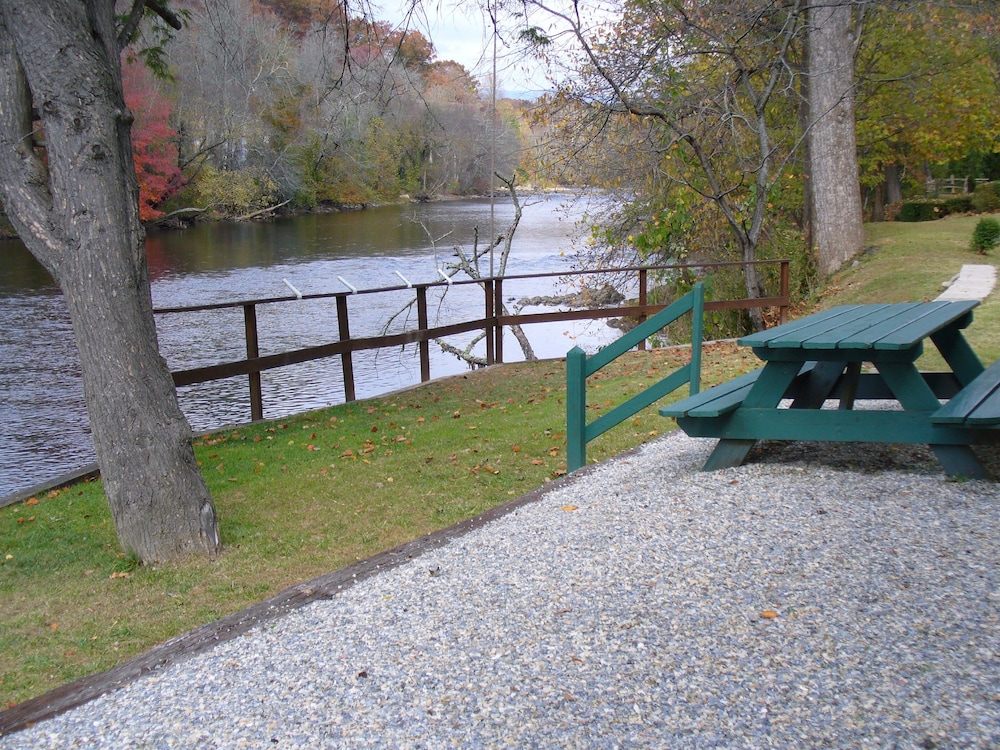 Riverbend Lodging - photo 16