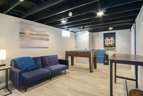 Gorgeous Notre Dame Get Away Comfy Beds WiFi Coffee Games - photo 19