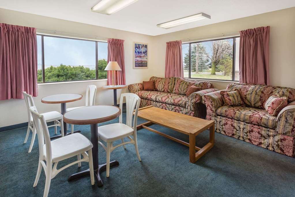 Super 8 by Wyndham Hebron Lowell Area - photo 3