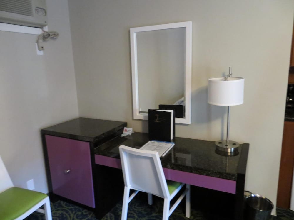 7 Springs Inn & Suites - photo 13