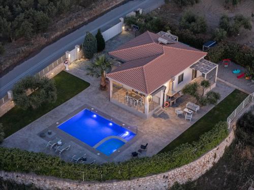 Merastri Villa — 4-Star Luxury Hotel in Rethymno, Greece