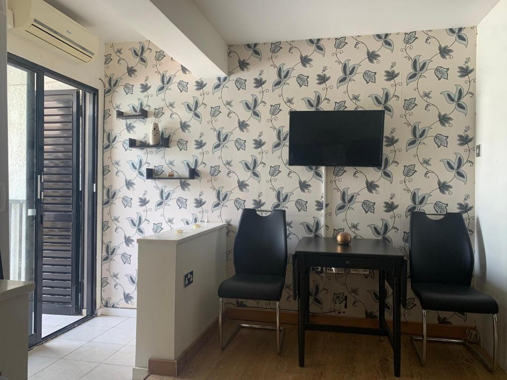 Theodoros Apt.22