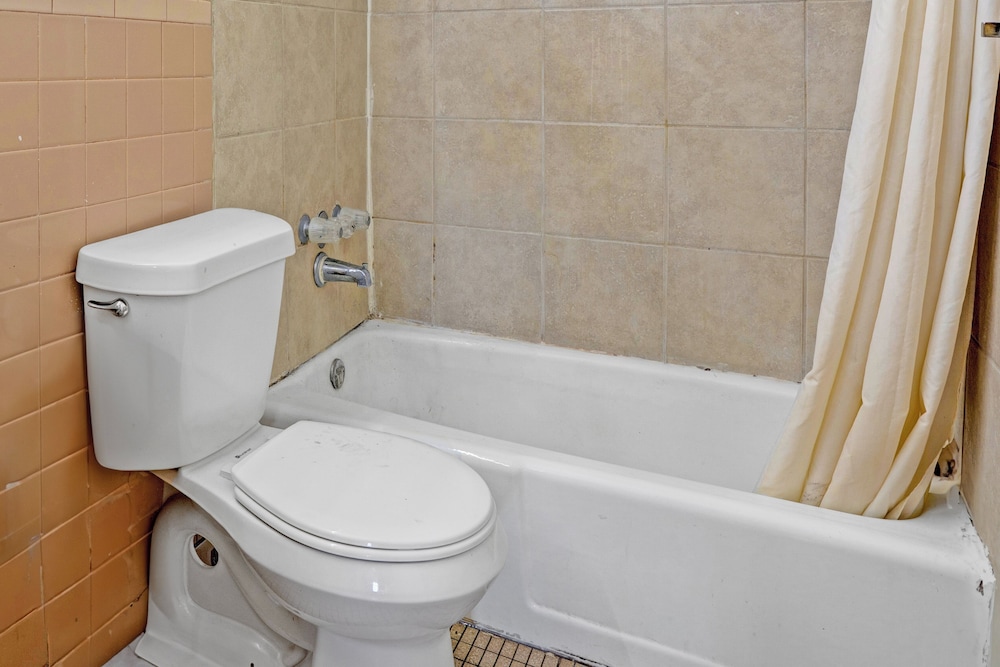 Super 7 Inn By OYO San Antonio NW Medical Center - photo 50